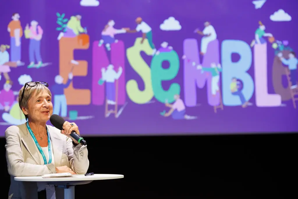 Photo de Muriel Vidalenc qui fait un discours lors de la Journée des formateurs